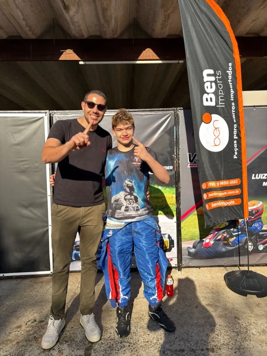 Lorenzo com patrocinador Ben Imports